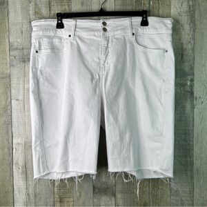 Rebel Rebel Wilson 22W White Bermuda Stretch Denim Shorts w/Raw Hem 5 Pockets